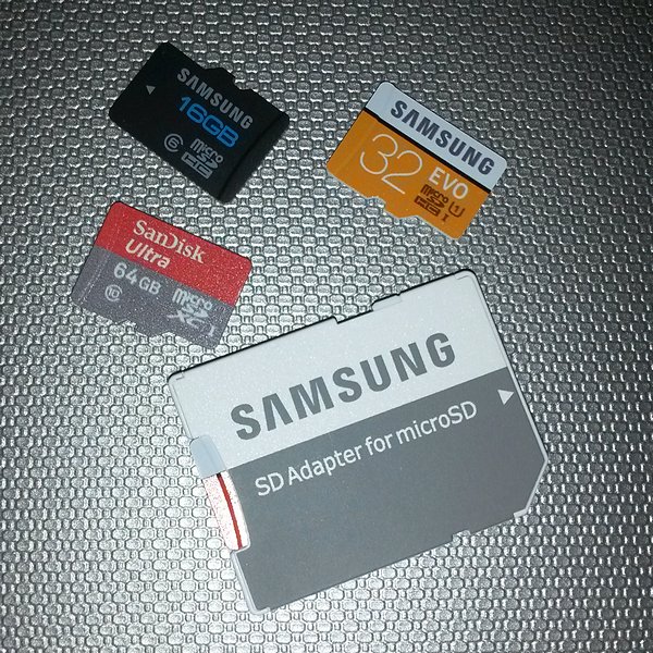 Des cartes micro SD et un adaptateur SD